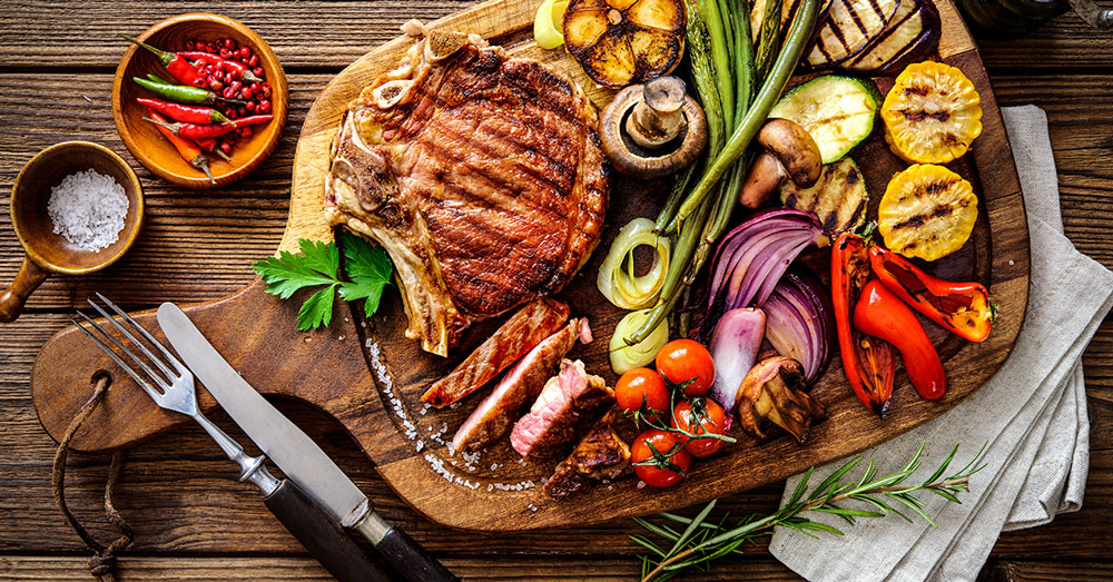 Steak-de-bœuf-avec-légumes-grillés